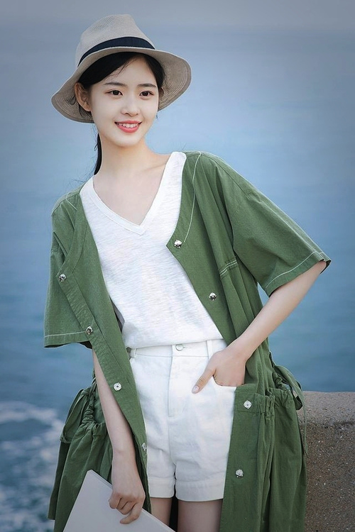 华体会官网-“宽板滑水：东三叉湖赛场创新运动，激情无限”